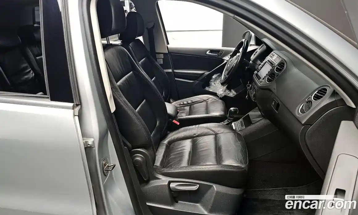Volkswagen Tiguan 2011 2.0 гидро в Москве № 1549468, фото 10