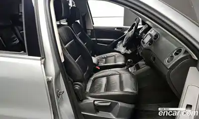 Volkswagen Tiguan 2011 2.0 гидро в Москве № 1549468, миниатюра 10