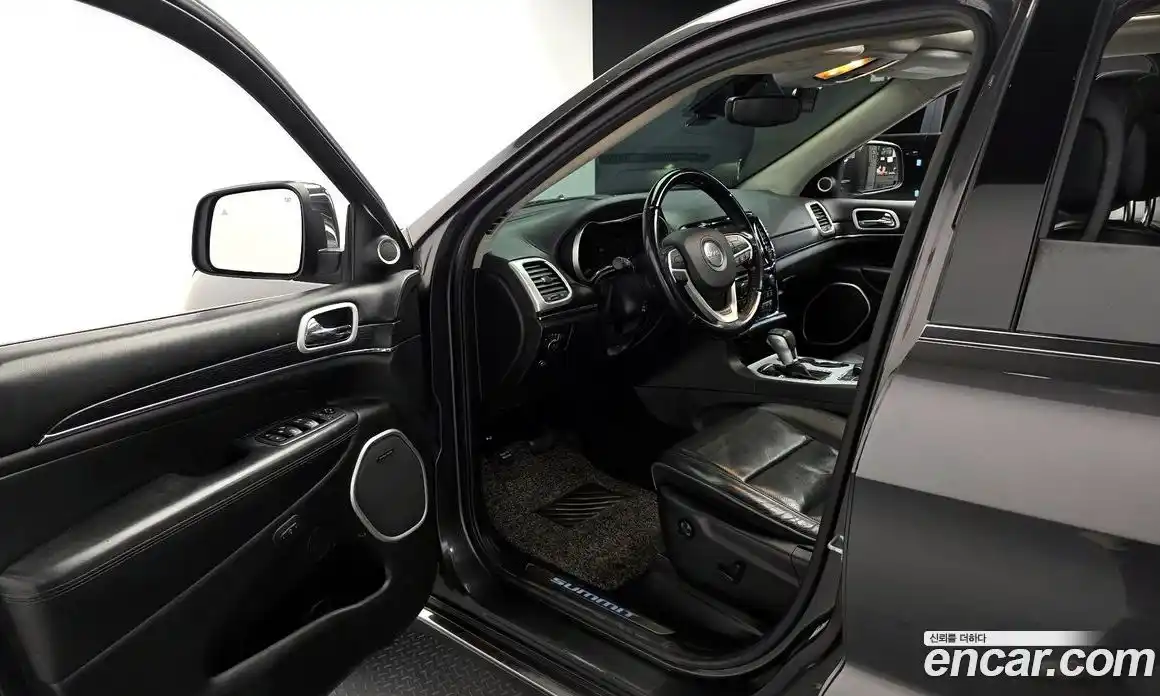 Jeep Cherokee 2019 3.6 гидро в Москве № 1549942, фото 10