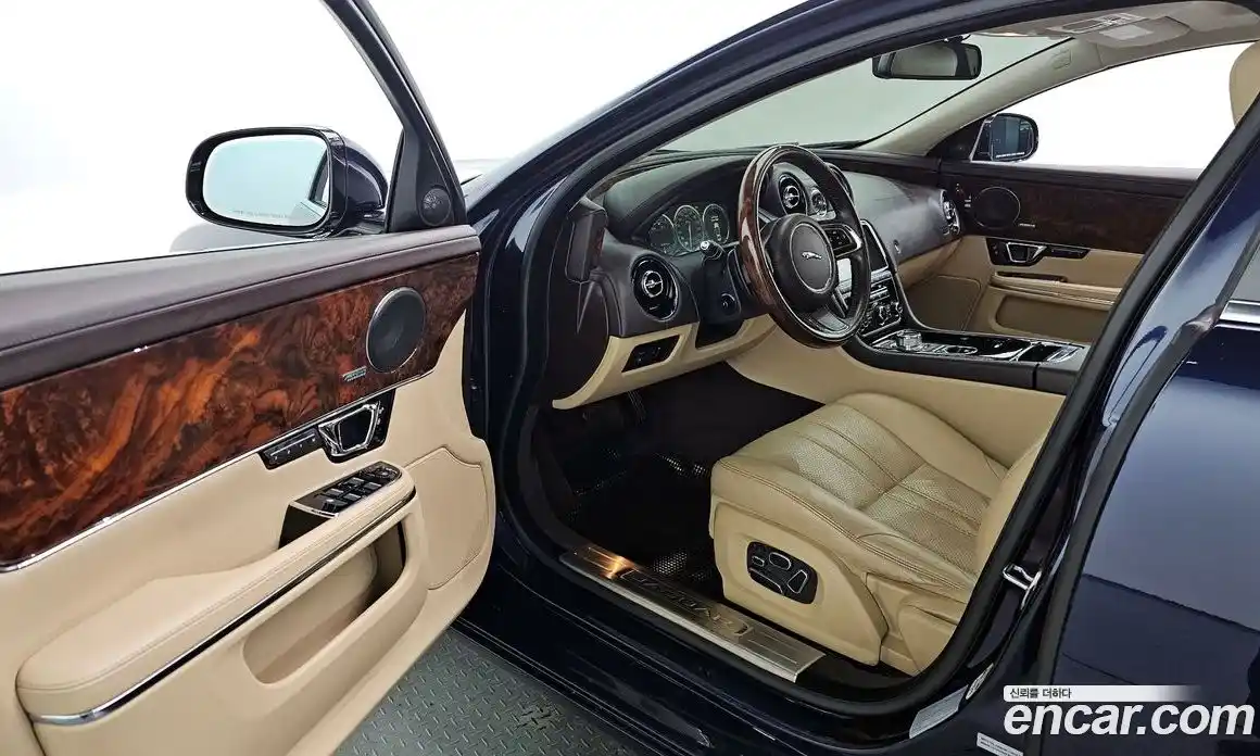 Jaguar XJ 2015 3.0 гидро в Москве № 1550935, фото 10