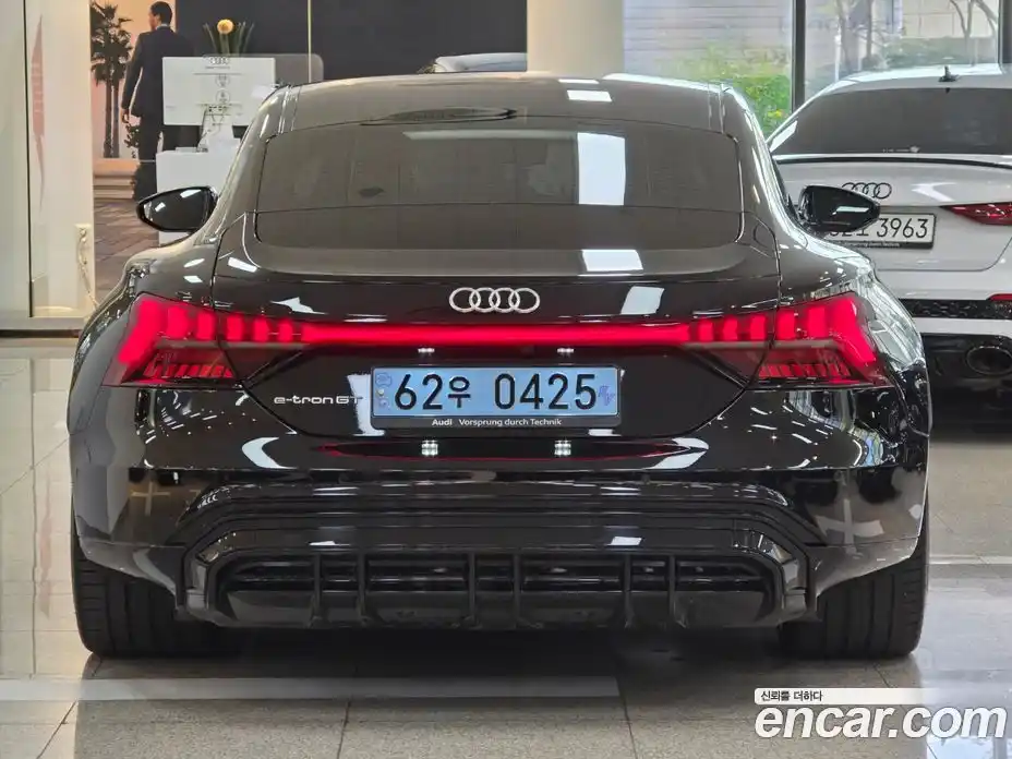 Audi e-tron GT 2023 гидро в Москве № 1404420, фото 4