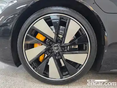 Audi e-tron GT 2023 гидро в Москве № 1404420, миниатюра 5