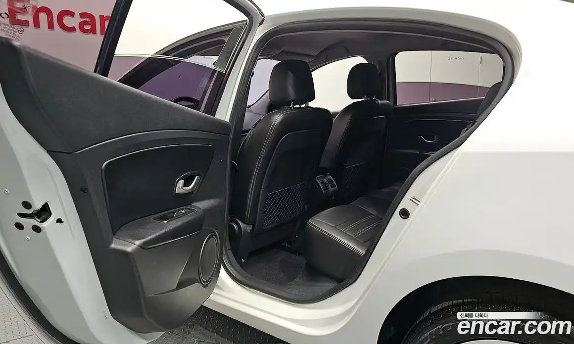 Renault SM3 2015 1.6 гидро в Москве № 1543128, фото 12