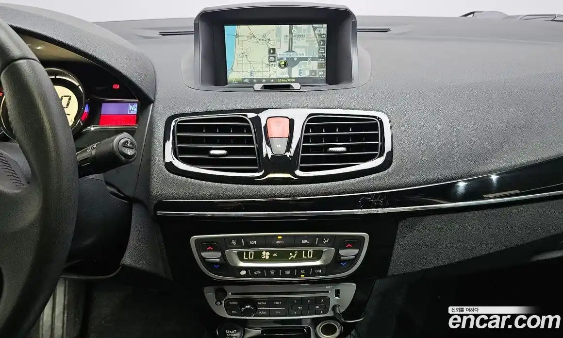 Renault SM3 2015 1.6 гидро в Москве № 1543128, фото 14