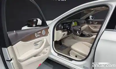 Mercedes-Benz E-Class 2018 2.0 гидро в Москве № 1545395, миниатюра 10