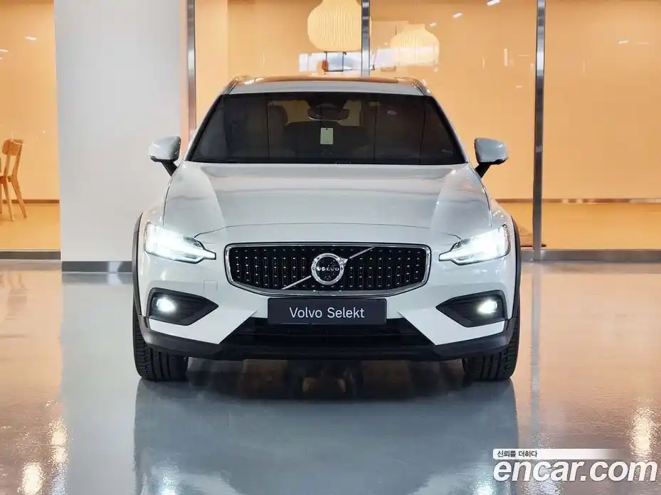 Volvo V60 2025 2.0 гидро в Москве № 1547001, фото 3