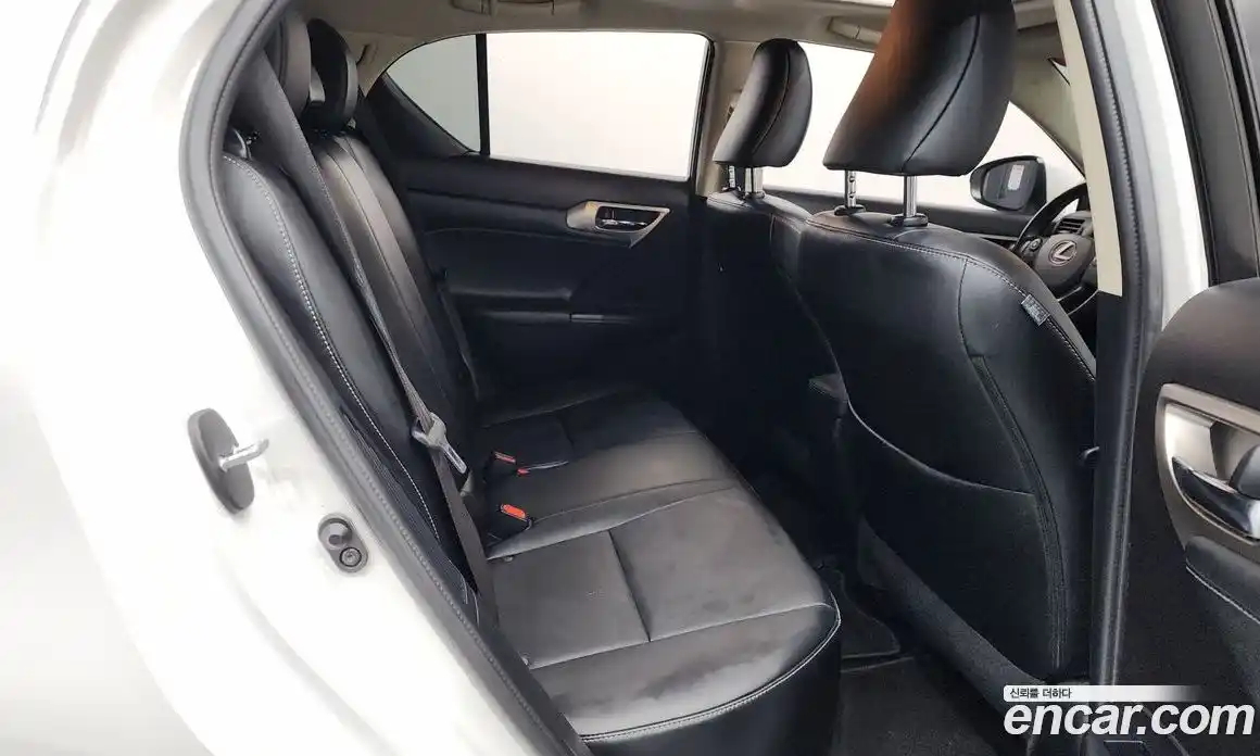 Lexus CT200h 2017 1.8 гидро в Москве № 1548888, фото 11