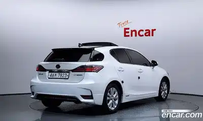 Lexus CT200h 2017 1.8 гидро в Москве № 1548888, миниатюра 2
