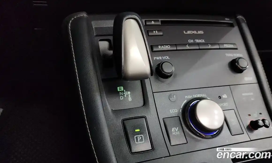 Lexus CT200h 2017 1.8 гидро в Москве № 1548888, фото 9