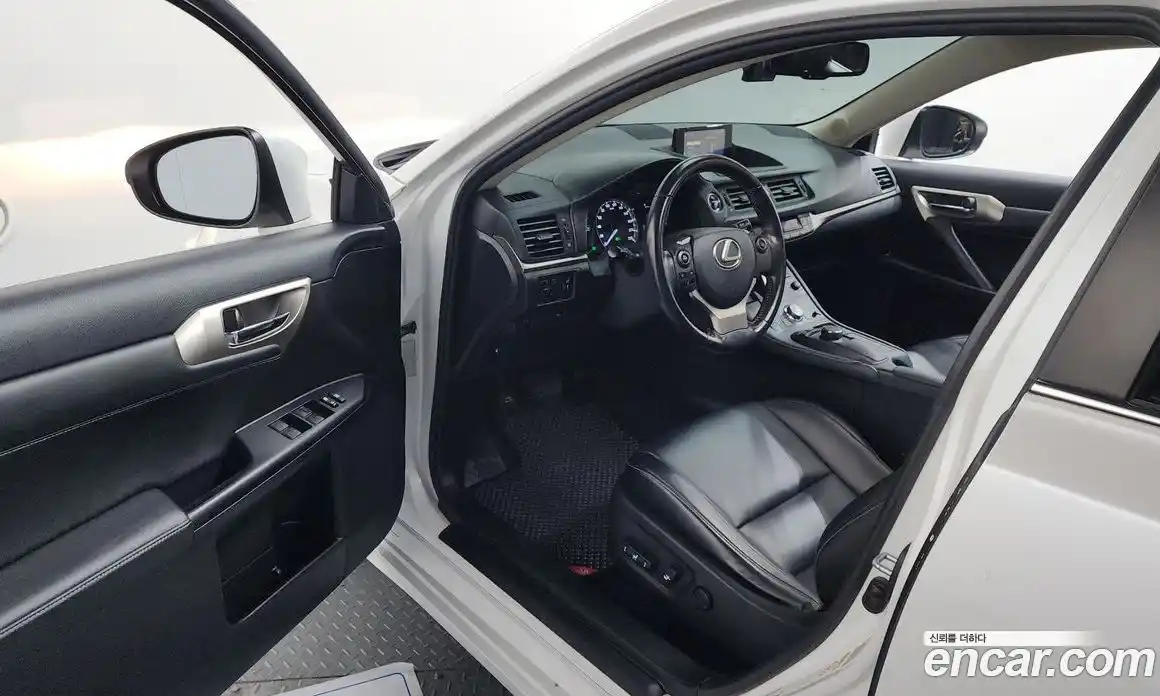 Lexus CT200h 2017 1.8 гидро в Москве № 1548888, фото 10