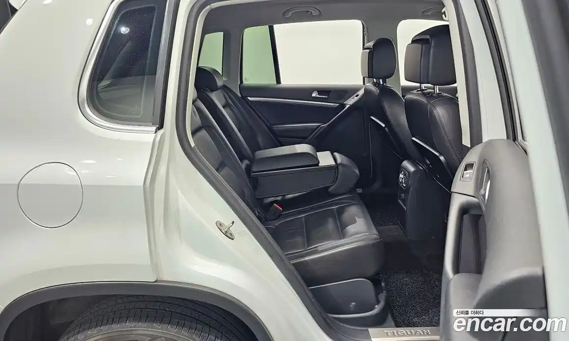 Volkswagen Tiguan 2015 2.0 гидро в Москве № 1549355, фото 16