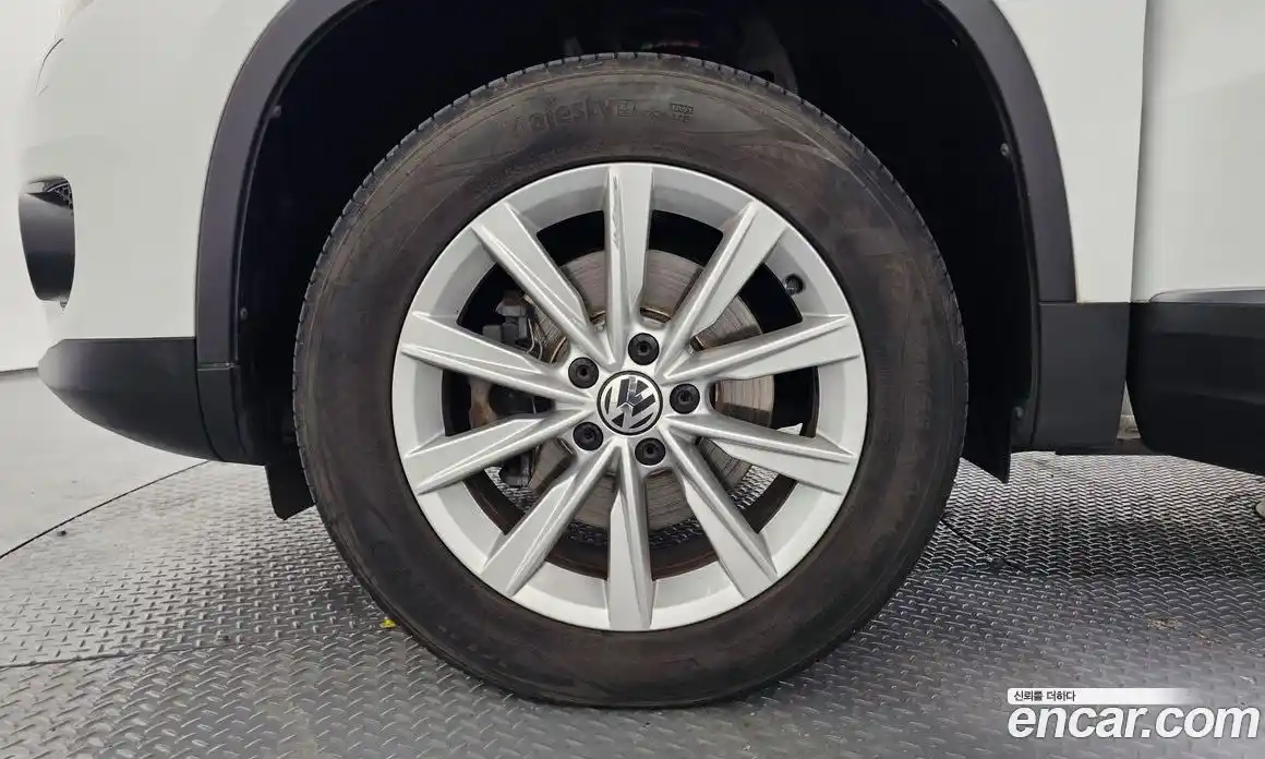 Volkswagen Tiguan 2015 2.0 гидро в Москве № 1549355, фото 5