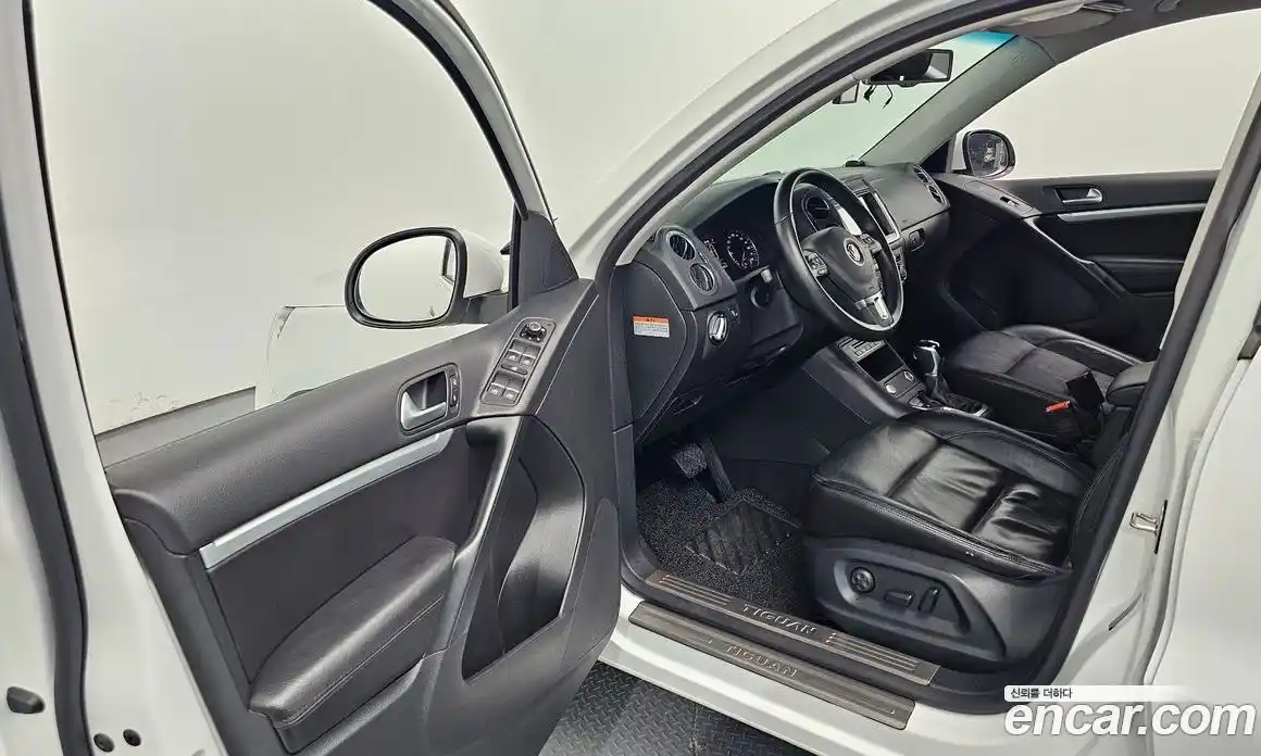 Volkswagen Tiguan 2015 2.0 гидро в Москве № 1549355, фото 10