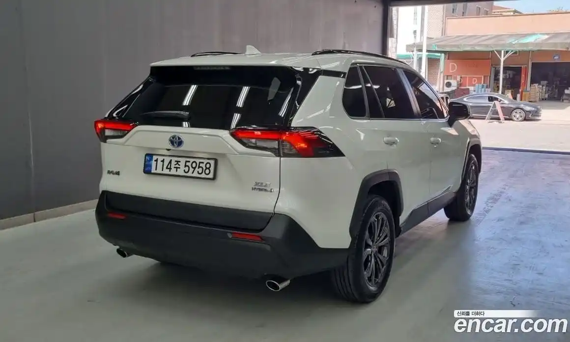 Toyota RAV4 2022 2.5 гидро в Москве № 1550137, фото 3