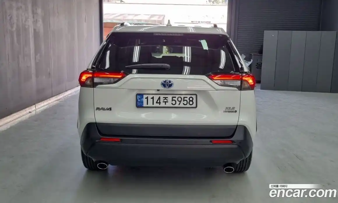 Toyota RAV4 2022 2.5 гидро в Москве № 1550137, фото 4
