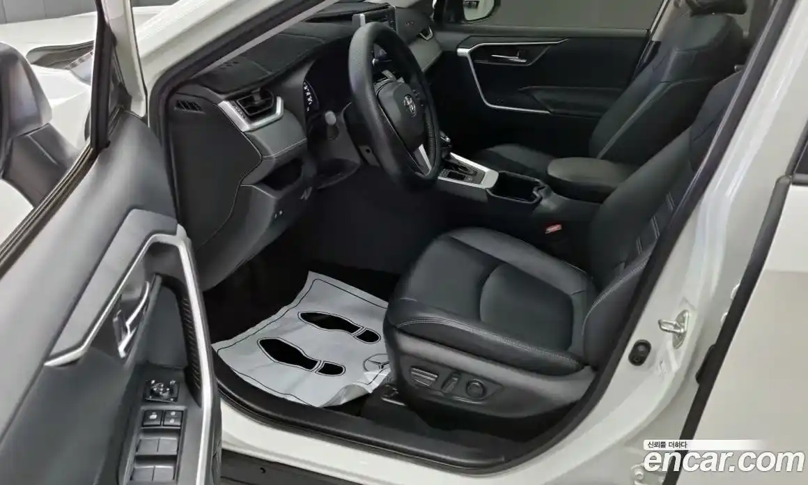 Toyota RAV4 2022 2.5 гидро в Москве № 1550137, фото 10