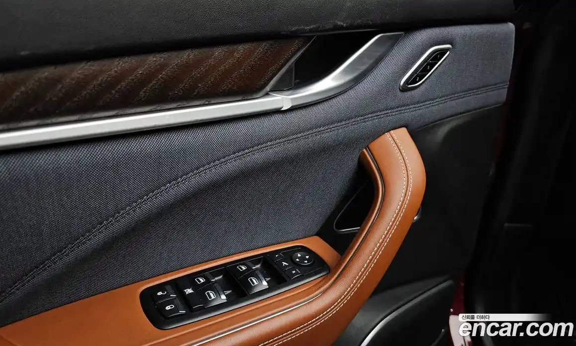 Maserati Levante 2018 3.0 гидро в Москве № 1550875, фото 17