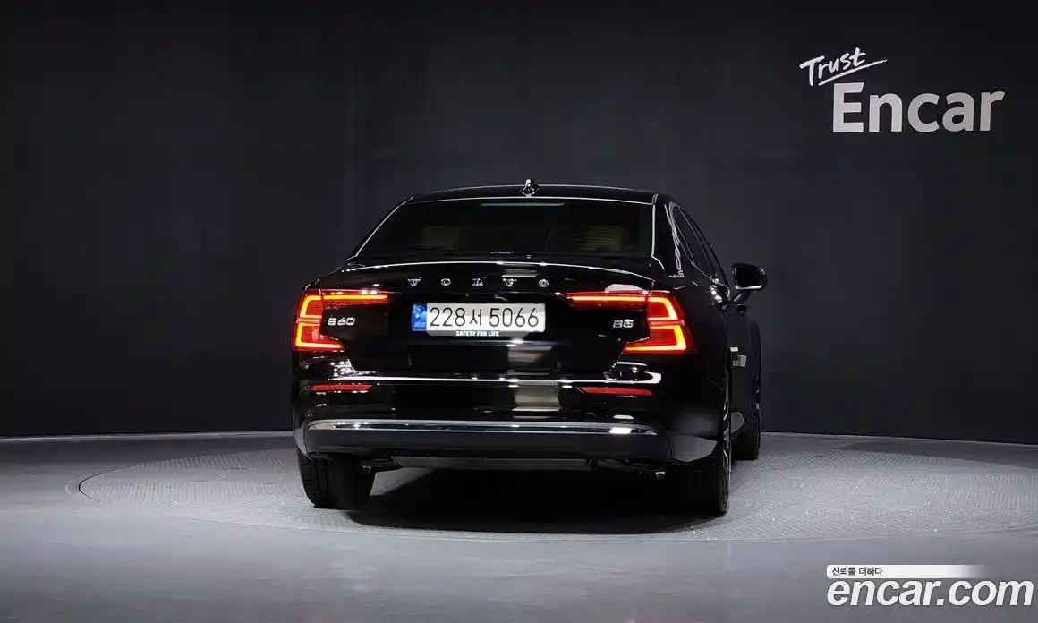 Volvo S60 2023 2.0 гидро в Москве № 212883, фото 4