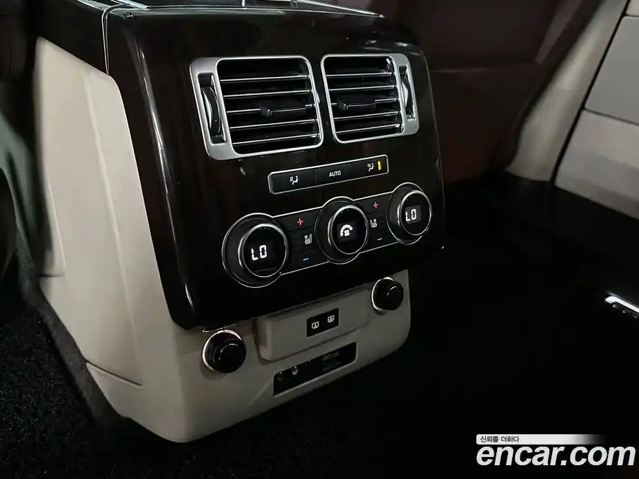Land Rover Range-Rover 2015 4.4 гидро в Москве № 213840, фото 17