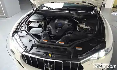 Maserati Levante 2018 3.0 гидро в Москве № 1152440, миниатюра 6