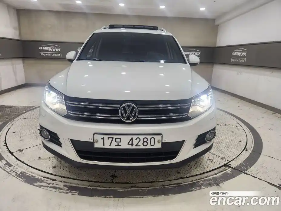 Volkswagen Tiguan 2012 2.0 гидро в Москве № 146969, фото 1