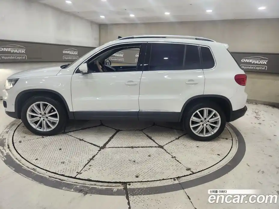 Volkswagen Tiguan 2012 2.0 гидро в Москве № 146969, фото 3
