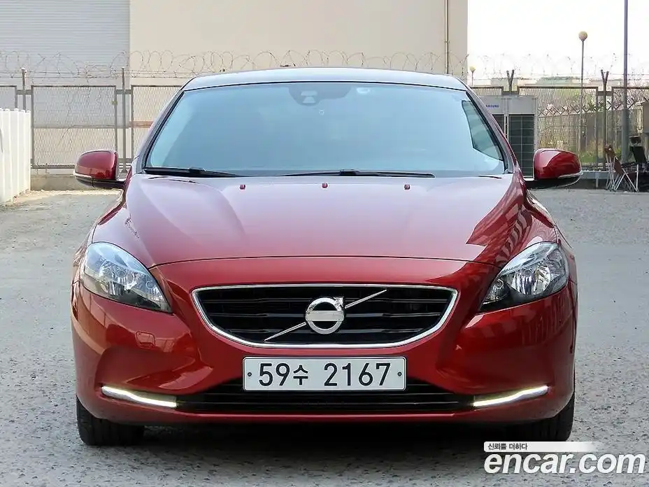 Volvo V40 2014 1.6 гидро в Москве № 1473796, фото 1