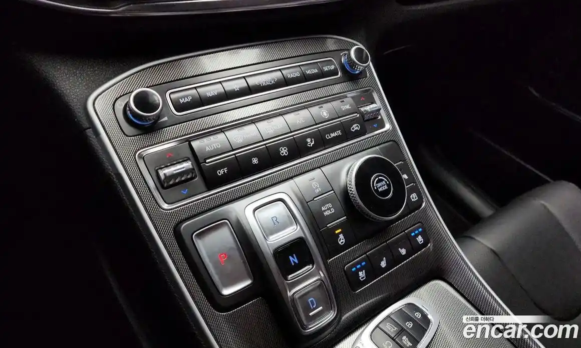 Hyundai Santa Fe 2023 2.2 гидро в Москве № 1537370, фото 9