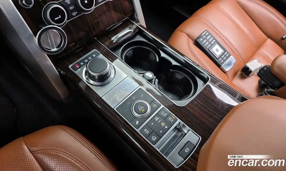 Land Rover Range-Rover 2016 4.4 гидро в Москве № 1547675, фото 9