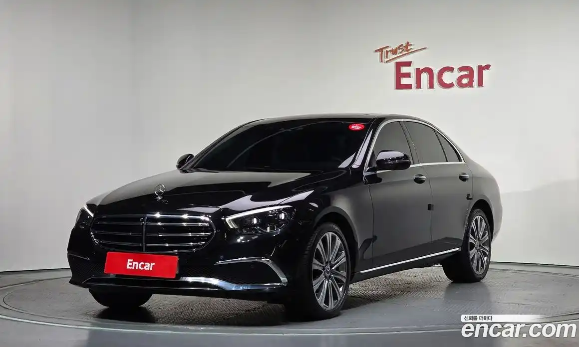Mercedes-Benz E-Class 2023 2.0 гидро, фото 1