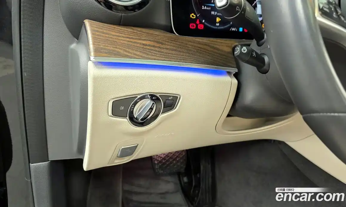 Mercedes-Benz E-Class 2023 2.0 гидро, фото 16