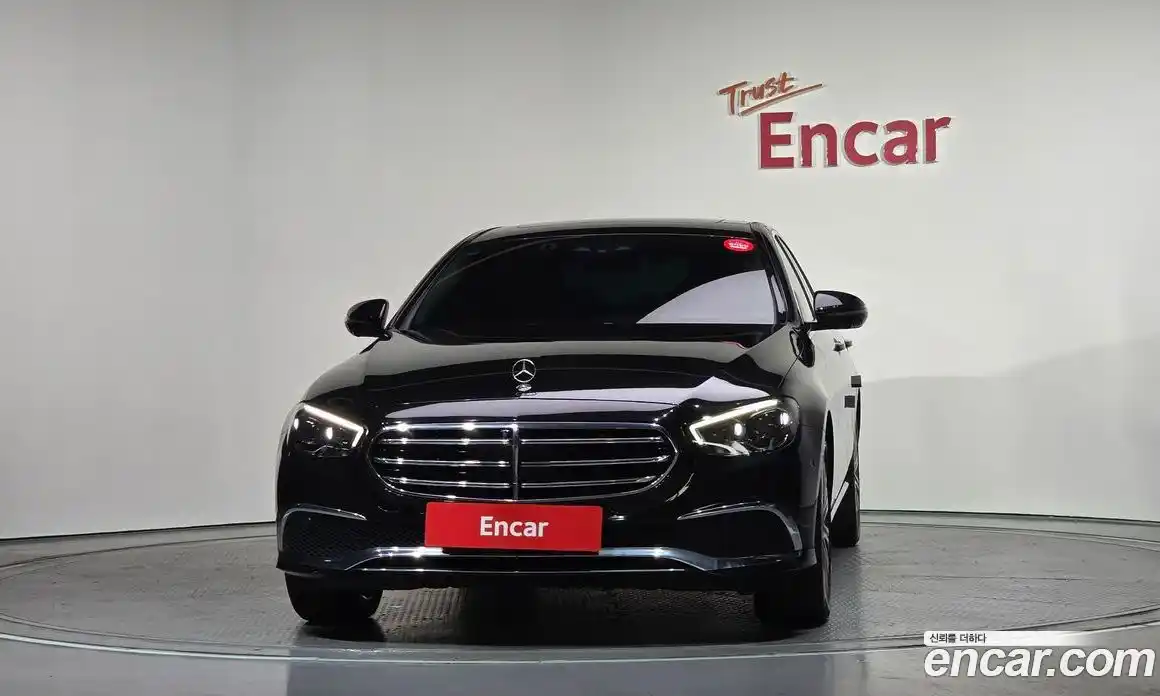 Mercedes-Benz E-Class 2023 2.0 гидро, фото 3