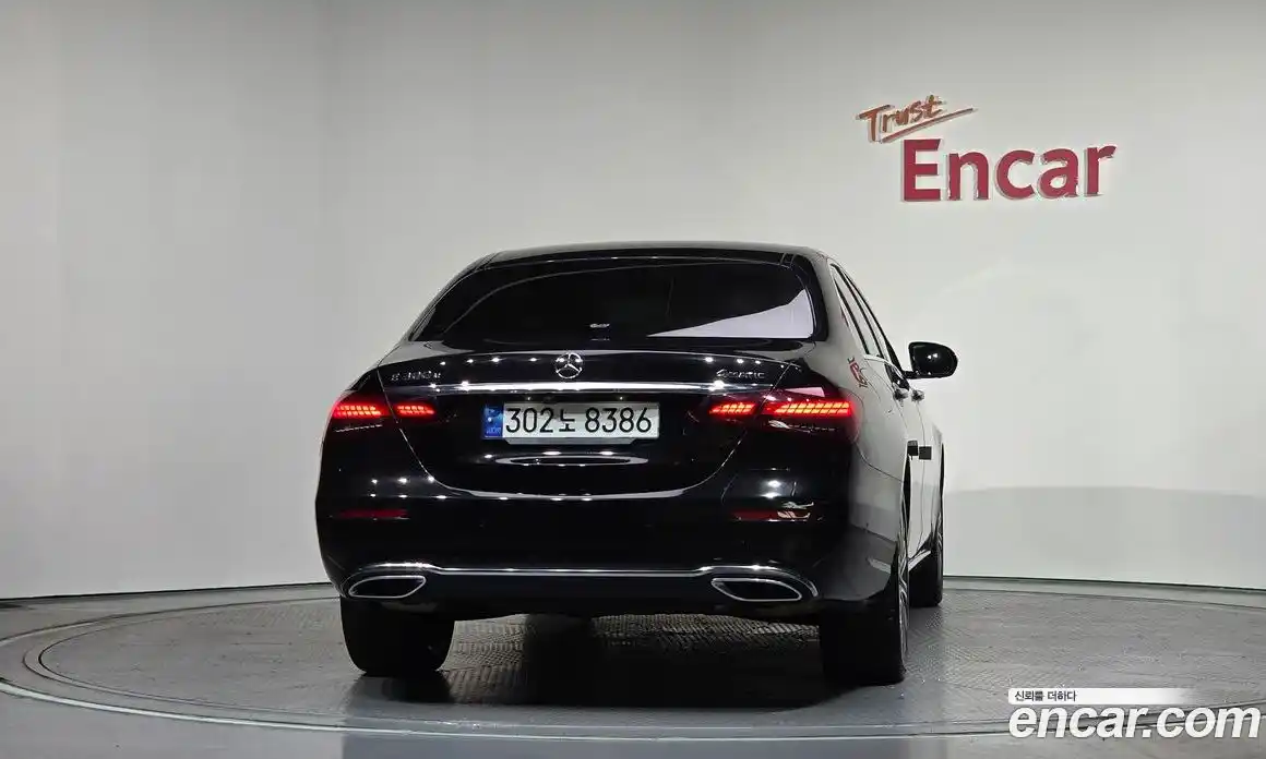 Mercedes-Benz E-Class 2023 2.0 гидро, фото 4