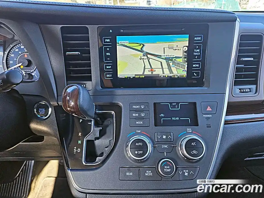 Toyota Sienna 2017 3.5 гидро в Москве № 215667, фото 12