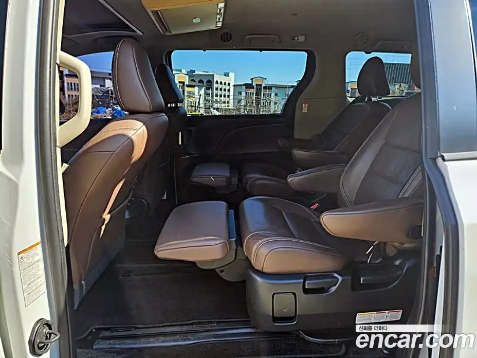 Toyota Sienna 2017 3.5 гидро в Москве № 215667, фото 6