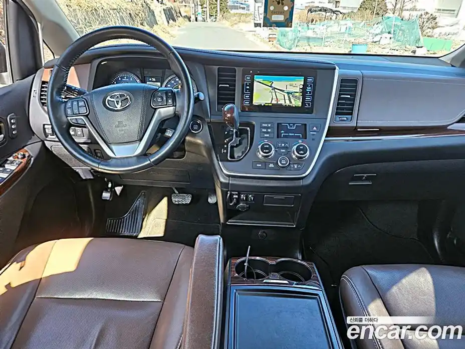 Toyota Sienna 2017 3.5 гидро в Москве № 215667, фото 9