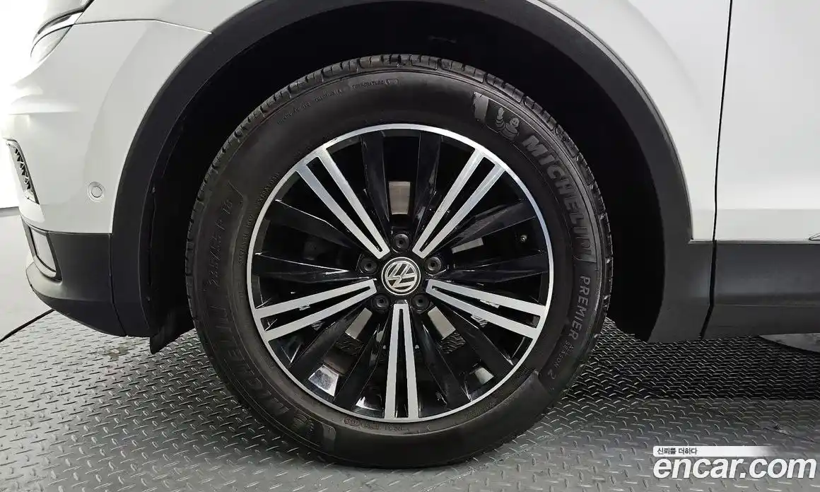 Volkswagen Tiguan 2018 2.0 гидро в Москве № 232233, фото 4