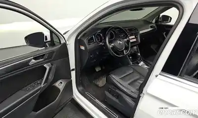 Volkswagen Tiguan 2018 2.0 гидро в Москве № 232233, миниатюра 10