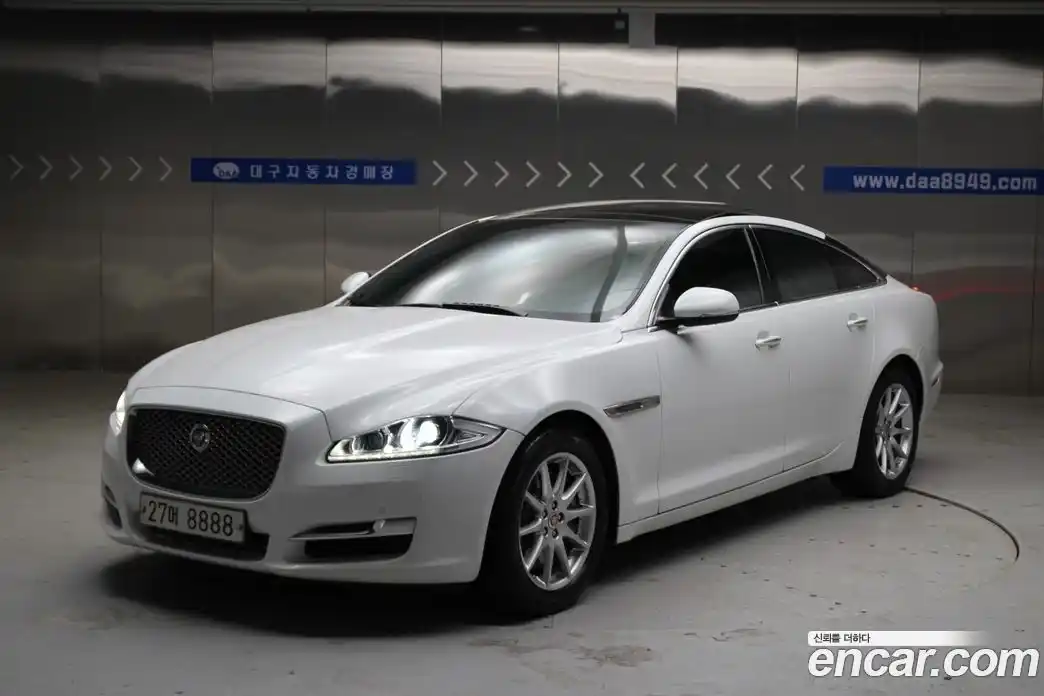 Jaguar XJ 2016 2.0 гидро в Москве № 305197, фото 1