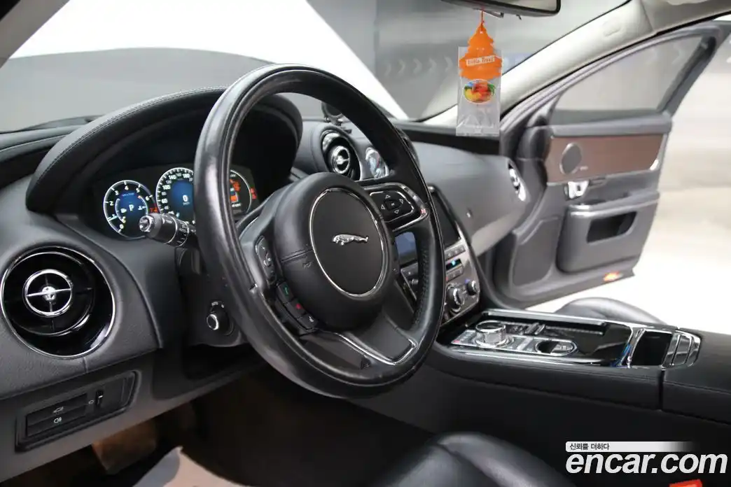Jaguar XJ 2016 2.0 гидро в Москве № 305197, фото 11