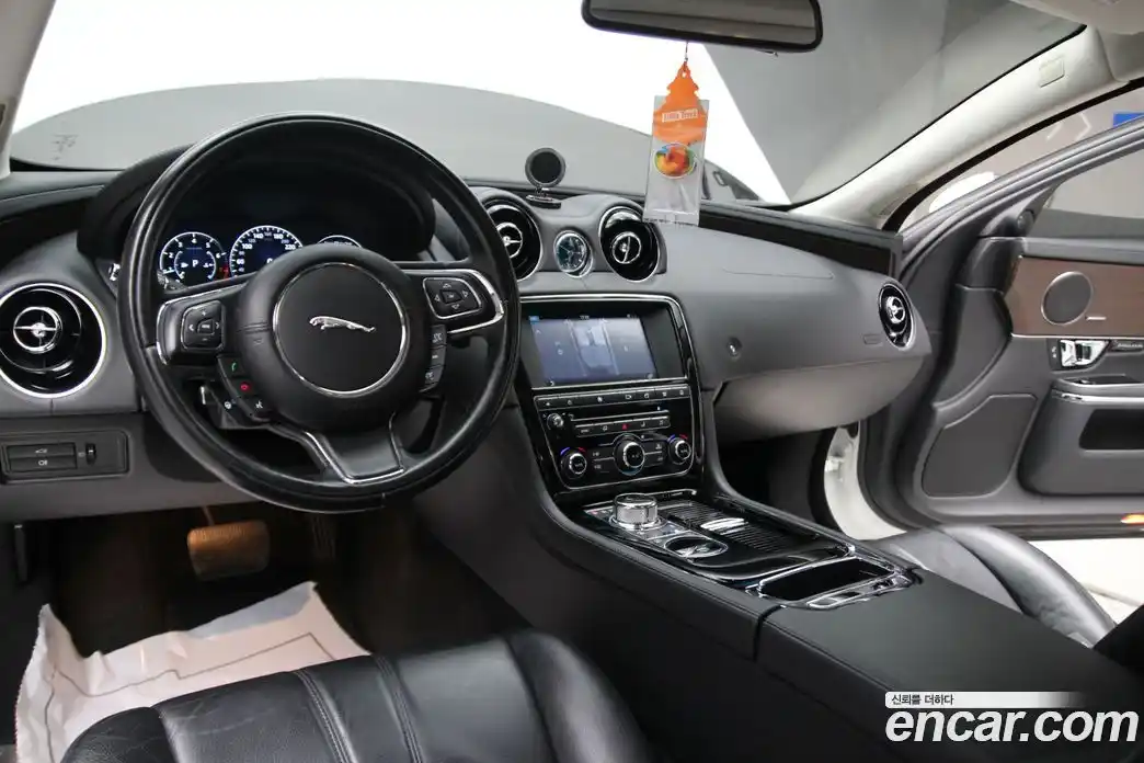 Jaguar XJ 2016 2.0 гидро в Москве № 305197, фото 13