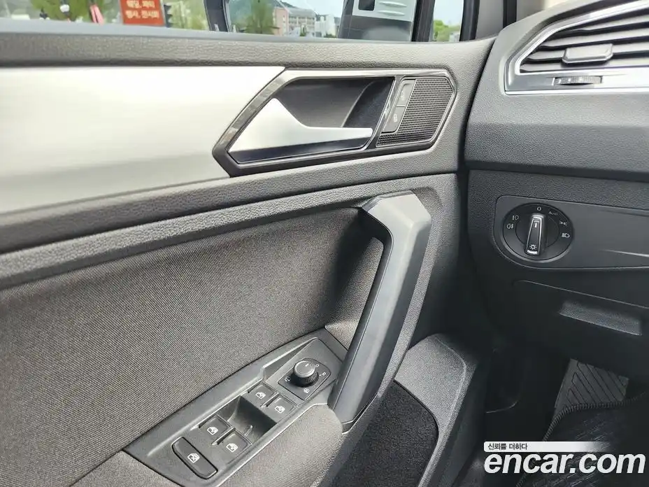 Volkswagen Tiguan 2018 2.0 гидро в Москве № 1251546, фото 14
