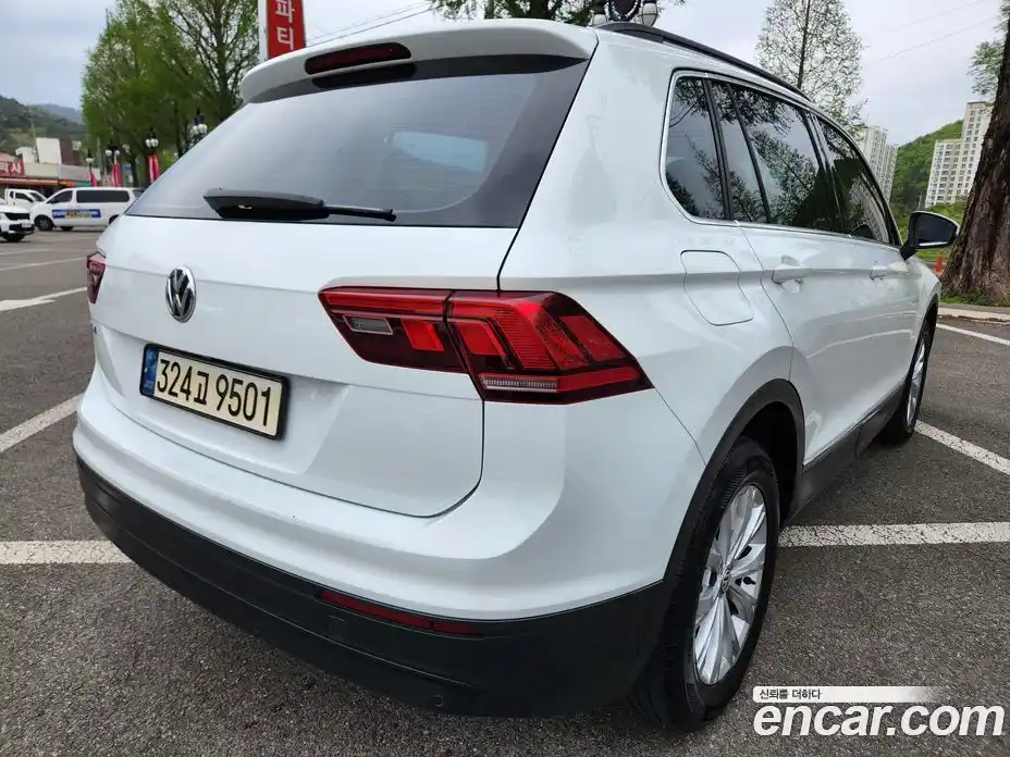 Volkswagen Tiguan 2018 2.0 гидро в Москве № 1251546, фото 3