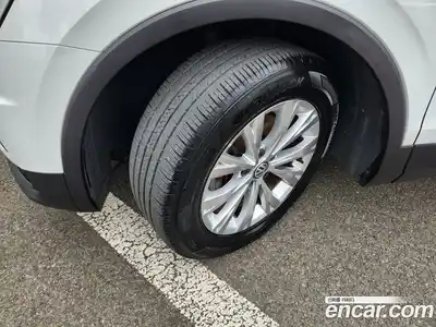 Volkswagen Tiguan 2018 2.0 гидро в Москве № 1251546, миниатюра 6