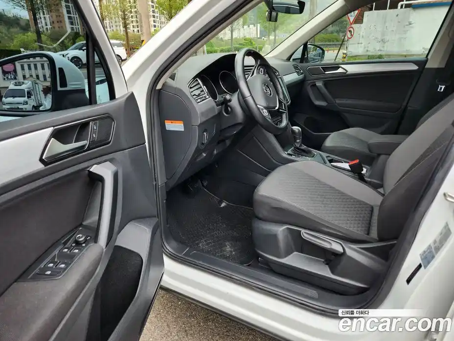 Volkswagen Tiguan 2018 2.0 гидро в Москве № 1251546, фото 7