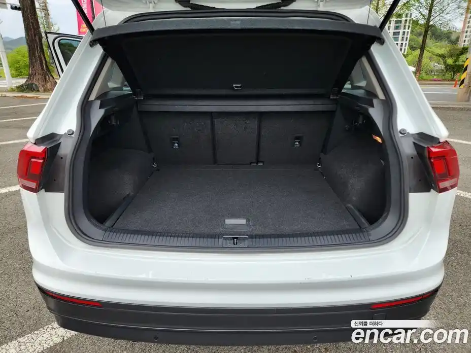 Volkswagen Tiguan 2018 2.0 гидро в Москве № 1251546, фото 9