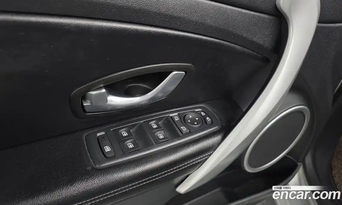 Renault SM3 2010 1.6 гидро в Москве № 1543297, фото 14