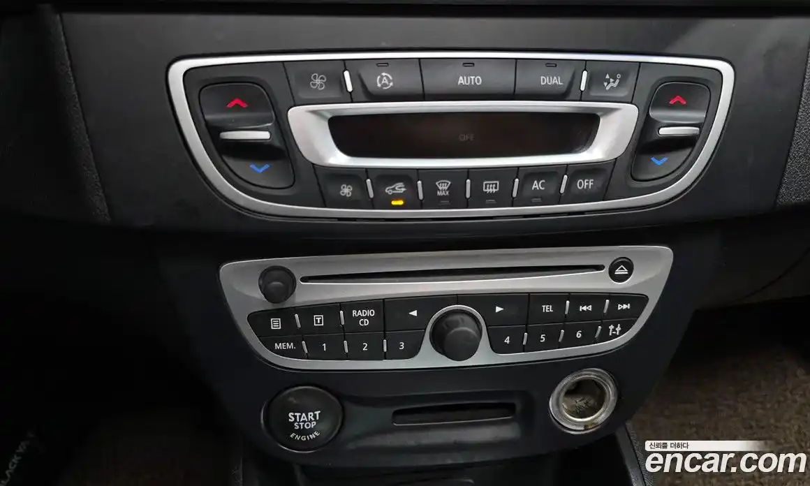 Renault SM3 2010 1.6 гидро в Москве № 1543297, фото 19