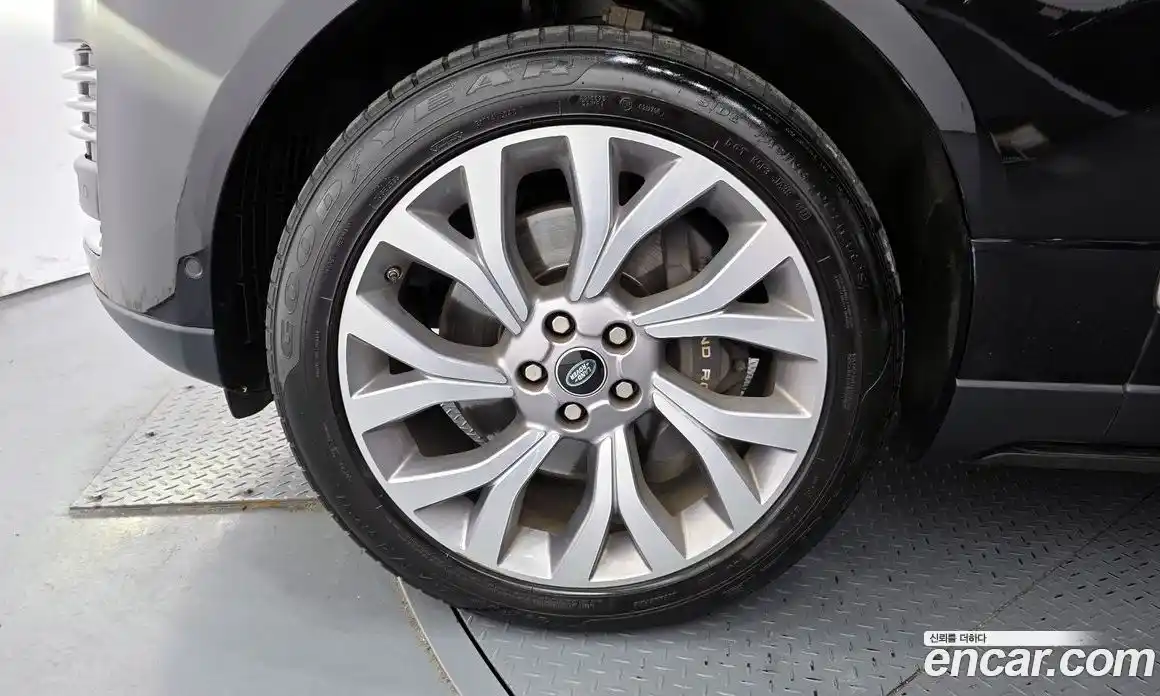Land Rover Range-Rover 2019 4.4 гидро в Москве № 1547739, фото 5