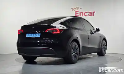 Tesla Model Y, 2024